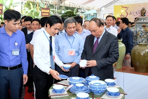 Thủ tướng thăm Làng gốm cổ Bát Tràng