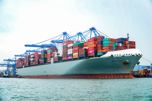 Hàng container qua cảng biển Việt Nam tăng hơn 10%