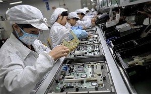 Robot thay thế 60.000 công nhân sản xuất điện thoại di động