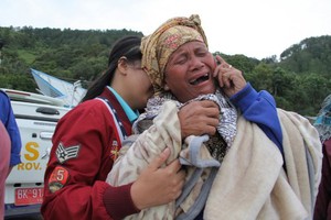 Hơn 190 người mất tích trong thảm kịch chìm thuyền tại Indonesia