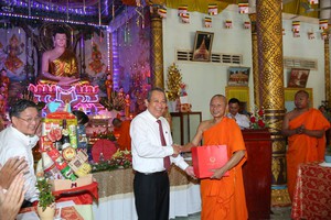 Phó Thủ tướng Trương Hòa Bình chúc Tết Chôl Chnăm Thmây tại Vĩnh Long