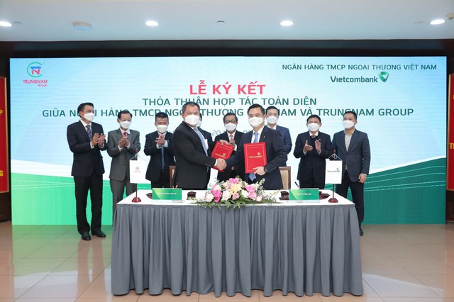 Vietcombank-Trungnam Group hợp tác phát triển năng lượng tái tạo - Ảnh 1.