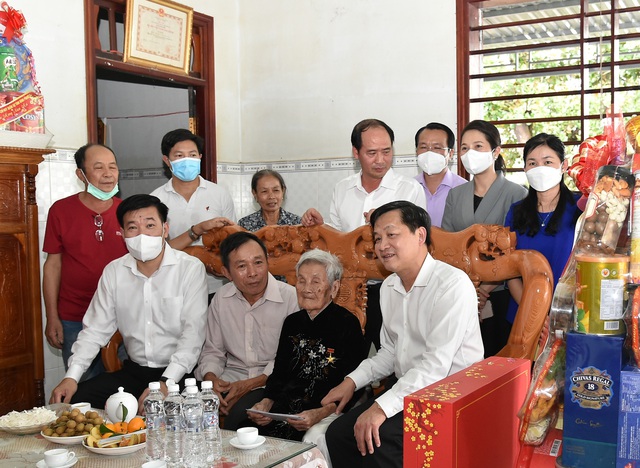 Phó Thủ tướng Lê Minh Khái thăm, chúc Tết tại Bình Phước - Ảnh 1.