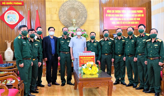 Phó Chủ tịch Quốc hội thăm lực lượng vũ trang tại TP. Đà Nẵng - Ảnh 1.