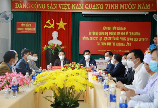 Trưởng Ban Kinh tế Trung ương đến thăm, ch&uacute;c Tết tại Quảng Trị  - Ảnh 2.