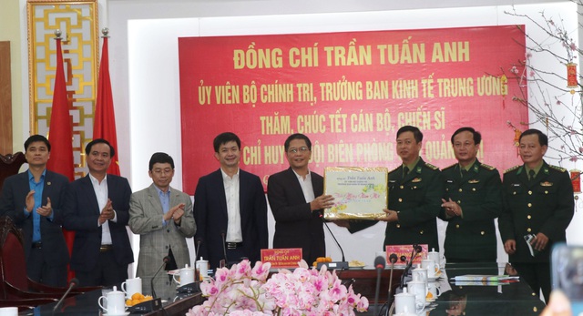 Trưởng Ban Kinh tế Trung ương đến thăm, ch&uacute;c Tết tại Quảng Trị  - Ảnh 3.