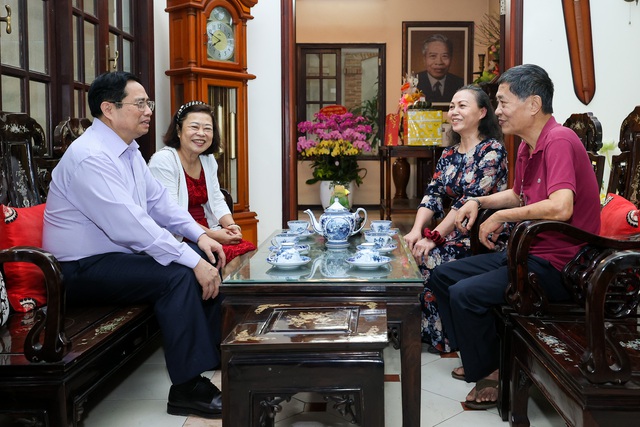 Thủ tướng Phạm Minh Chính dâng hương các đồng chí nguyên Thủ tướng Chính phủ đã từ trần - Ảnh 2.