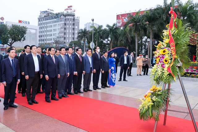 Thủ tướng dâng hương tưởng niệm Chủ tịch Hồ Chí Minh, thăm và chúc Tết tại tỉnh Thanh Hóa - Ảnh 4.