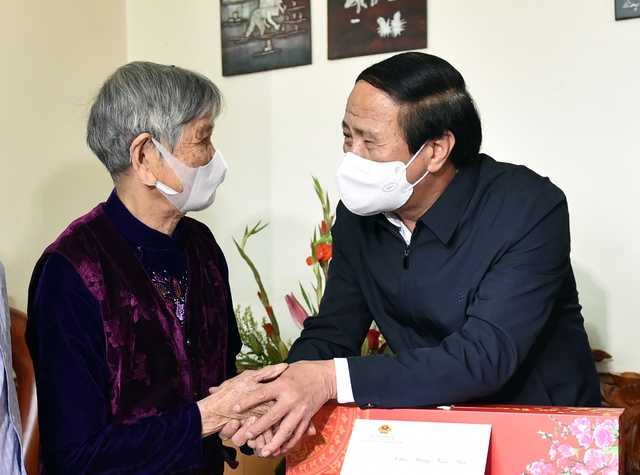 Phó Thủ tướng Lê Văn Thành trao quà Tết cho công nhân lao động khó khăn tỉnh Hải Dương - Ảnh 4.