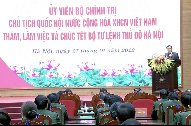 Chủ tịch Quốc hội thăm, chúc Tết Bộ Tư lệnh Thủ đô Hà Nội, Bộ Tư lệnh Cảnh sát cơ động - Ảnh 1.