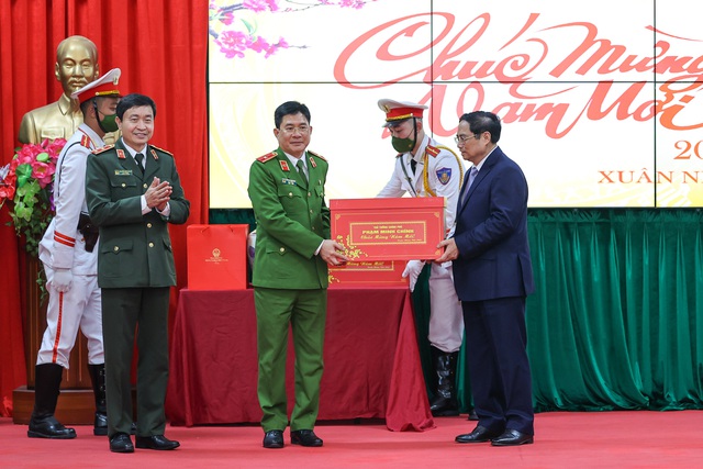 Luôn giữ thế chủ động trong phòng chống tội phạm và giúp đỡ nhân dân - Ảnh 4.