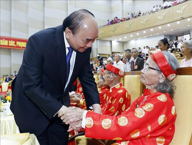 Chủ tịch nước Nguyễn Xuân Phúc: Người cao tuổi là rường cột của gia đình và cộng đồng - Ảnh 2.