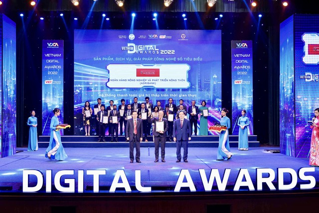 Agribank vinh dự nhận giải thưởng Chuyển đổi Số Việt Nam năm 2022 - Ảnh 1.