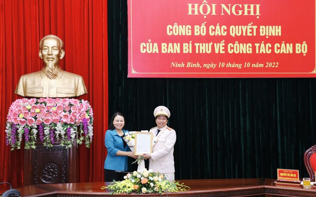 Phó Bí thư Thường trực Tỉnh ủy, Chủ tịch HĐND tỉnh Ninh Bình Trần Hồng Quảng được nghỉ hưu trước tuổi - Ảnh 4.