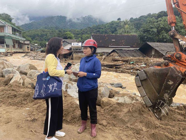 Masan thăm hỏi, hỗ trợ bà con vùng thiệt hại nặng nhất của Nghệ An do lũ quét - Ảnh 1.