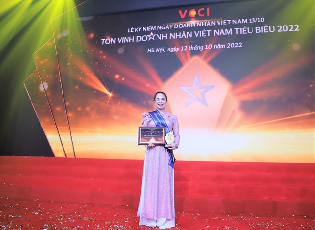 Nữ tướng ngành điện được vinh danh Doanh nhân Việt Nam tiêu biểu năm 2022 - Ảnh 1.