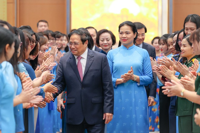 Thủ tướng Phạm Minh Chính đối thoại với phụ nữ Việt Nam - Ảnh 2.