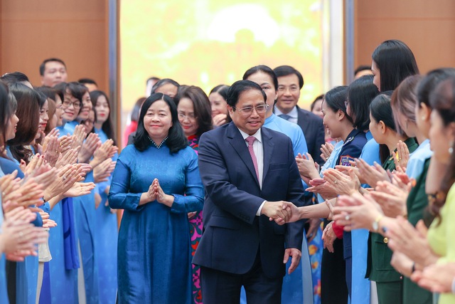 Thủ tướng Phạm Minh Chính đối thoại với phụ nữ Việt Nam - Ảnh 1.