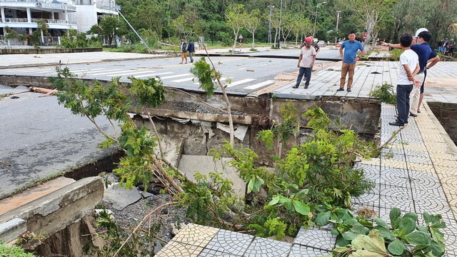 Đà Nẵng: Khẩn trương triển khai khắc phục thiệt hại sau bão số 5 và mưa lũ - Ảnh 6.