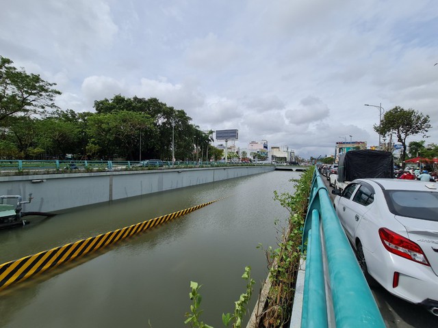 Đà Nẵng: Khẩn trương triển khai khắc phục thiệt hại sau bão số 5 và mưa lũ - Ảnh 5.