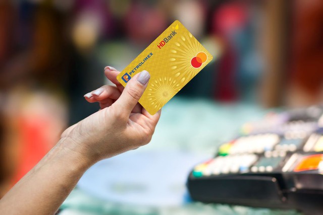 Siêu thẻ HDBank Petrolimex 4 trong 1 tích hợp nhiều tiện ích - Ảnh 1. Siêu thẻ HDBank Petrolimex 4 trong 1 tích hợp nhiều tiện ích - Ảnh 1.
