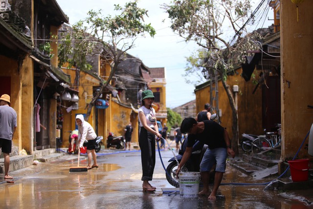 Hội An bảo vệ di sản trước mùa mưa lũ - Ảnh 2. Hội An bảo vệ di sản trước mùa mưa lũ - Ảnh 2.