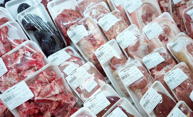 Giá thịt lợn có thể tăng khoảng 10% dịp cuối năm - Ảnh 1.