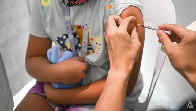 Singapore bắt đầu tiêm phòng COVID-19 cho trẻ từ 6 tháng tới 4 tuổi - Ảnh 1.
