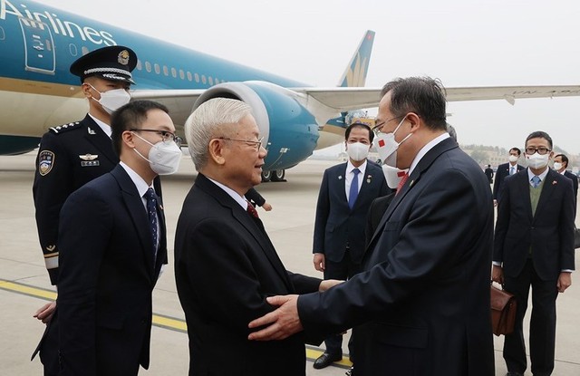 Tổng Bí thư Nguyễn Phú Trọng đến Bắc Kinh, bắt đầu chuyến thăm chính thức nước Cộng hòa Nhân dân Trung Hoa - Ảnh 2.