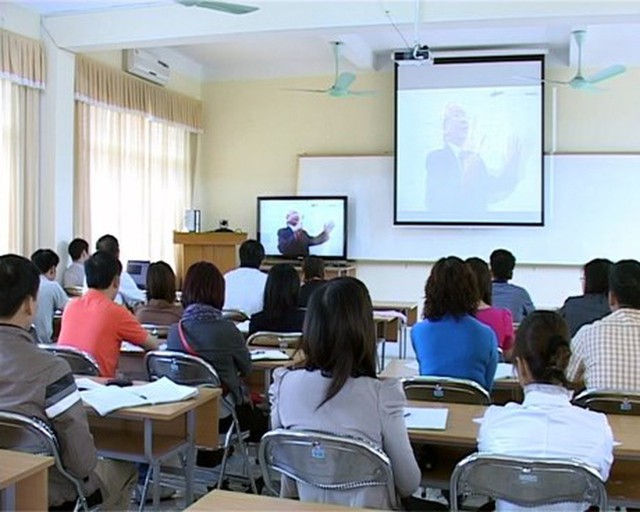 Không đào tạo từ xa với ngành sức khỏe và giáo viên - Ảnh 1.
