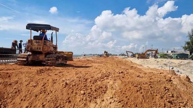 Quảng Ngãi: Điểm sáng trong giải ngân vốn đầu tư công - Ảnh 2. Quảng Ngãi: Điểm sáng trong giải ngân vốn đầu tư công - Ảnh 2.