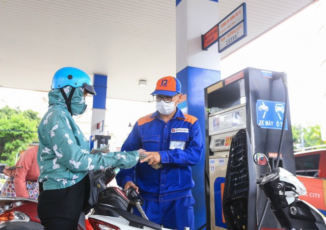Tăng mức chi phí vận chuyển và phụ phí xăng dầu từ kỳ điều hành tới - Ảnh 1. Tăng mức chi phí vận chuyển và phụ phí xăng dầu từ kỳ điều hành tới - Ảnh 1.