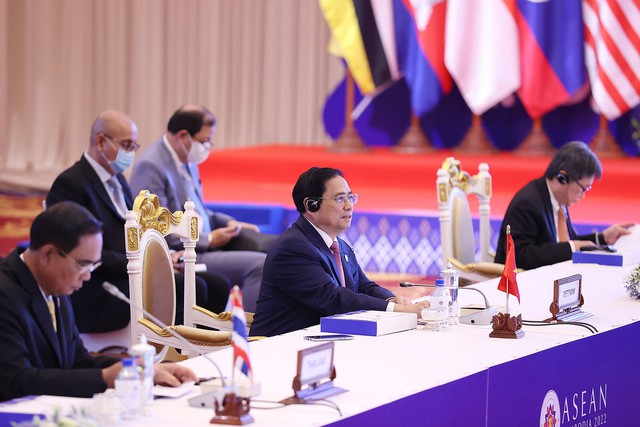 Thủ tướng: Đoàn kết là yếu tố quyết định thành công, là sức mạnh để ASEAN giữ vững ổn định trong bất ổn - Ảnh 2.
