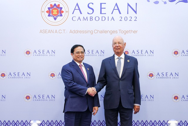GS Klaus Schwab ấn tượng về sự phục hồi lạc quan và ổn định vĩ mô của Việt Nam - Ảnh 1. GS Klaus Schwab ấn tượng về sự phục hồi lạc quan và ổn định vĩ mô của Việt Nam - Ảnh 1.