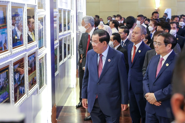 Thủ tướng Phạm Minh Chính tham dự lễ khai mạc chính thức Hội nghị Cấp cao ASEAN - Ảnh 2.