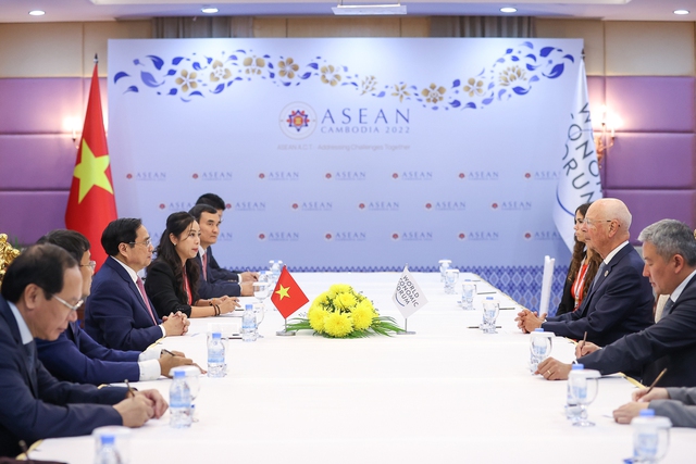 GS Klaus Schwab ấn tượng về sự phục hồi lạc quan và ổn định vĩ mô của Việt Nam - Ảnh 2. GS Klaus Schwab ấn tượng về sự phục hồi lạc quan và ổn định vĩ mô của Việt Nam - Ảnh 2.