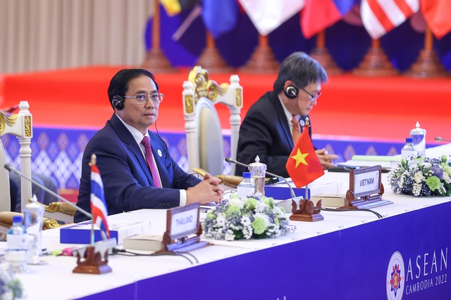 Thủ tướng tham dự Hội nghị Cấp cao ASEAN với các đối tác Trung Quốc, Hàn Quốc, LHQ - Ảnh 4.