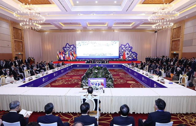 Thủ tướng tham dự Hội nghị Cấp cao ASEAN với các đối tác Trung Quốc, Hàn Quốc, LHQ - Ảnh 3.