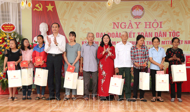 Phát huy tinh thần đoàn kết một lòng, xây dựng gia đình ấm no, hạnh phúc - Ảnh 1. Phát huy tinh thần đoàn kết một lòng, xây dựng gia đình ấm no, hạnh phúc - Ảnh 1.