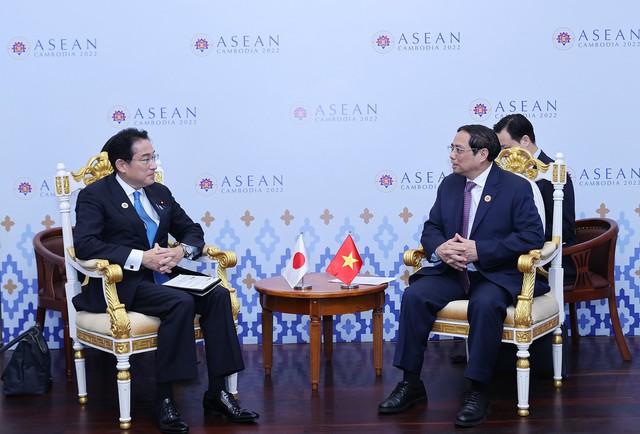 Thủ tướng Phạm Minh Chính gặp Thủ tướng Nhật Bản Kishida Fumio - Ảnh 2.
