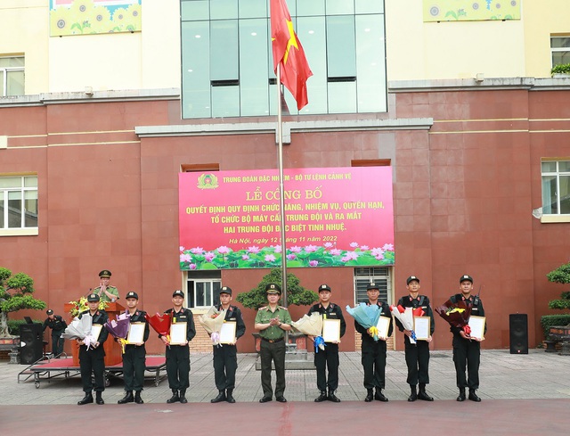 Ra mắt 2 đơn vị đặc biệt tinh nhuệ - Ảnh 1. Ra mắt 2 đơn vị đặc biệt tinh nhuệ - Ảnh 1.