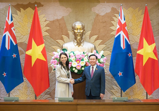 Chủ tịch Quốc hội Vương Đình Huệ hội kiến Thủ tướng New Zealand Jacinda Ardern - Ảnh 1.
