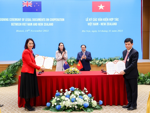 Hai Thủ tướng Việt Nam và New Zealand gặp gỡ báo chí, nhấn mạnh cơ hội mới cho nhiều nông sản Việt Nam - Ảnh 4.