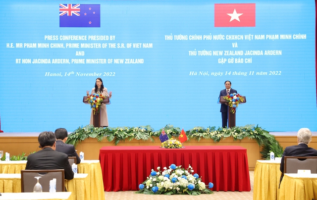 Hai Thủ tướng Việt Nam và New Zealand gặp gỡ báo chí, nhấn mạnh cơ hội mới cho nhiều nông sản Việt Nam - Ảnh 1.