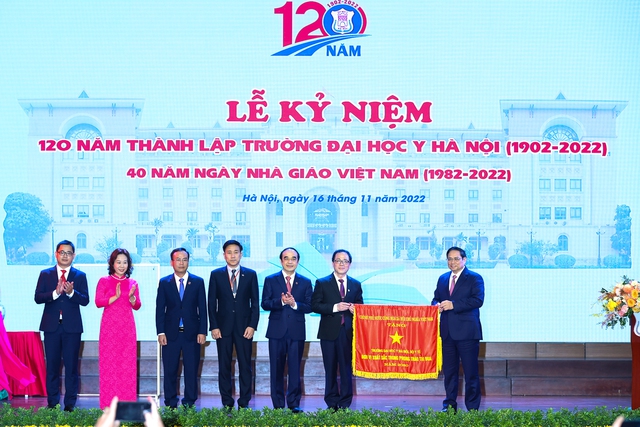 Thủ tướng Phạm Minh Chính dự lễ kỷ niệm 120 năm thành lập Trường Đại học Y Hà Nội - Ảnh 2.