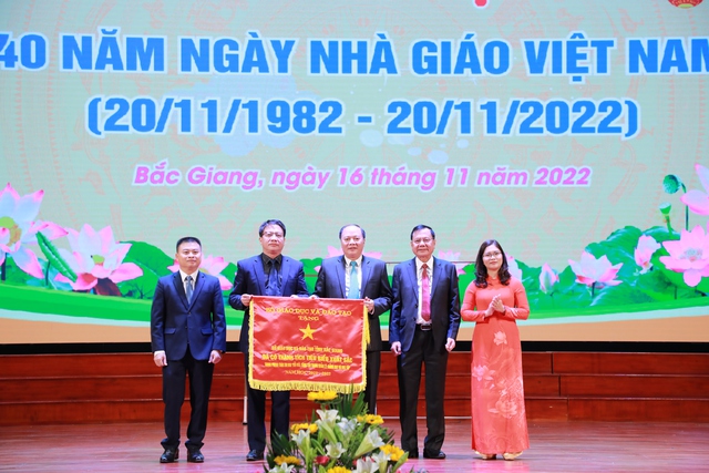 Bắc Giang: Nâng cao chất lượng dạy- học, đầu tư chuyển đổi số trong giáo dục - Ảnh 1.