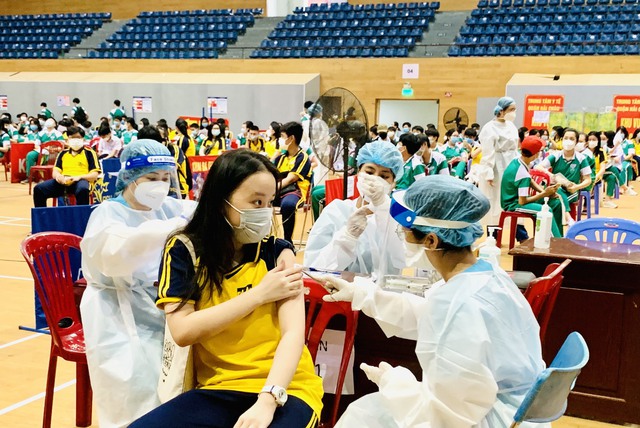 Đà Nẵng: Tiếp tục đẩy nhanh tiến độ tiêm vaccine phòng COVID-19 - Ảnh 1. Đà Nẵng: Tiếp tục đẩy nhanh tiến độ tiêm vaccine phòng COVID-19 - Ảnh 1.