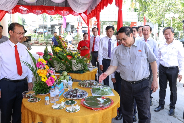 Chùm ảnh: Thủ tướng Phạm Minh Chính dự Ngày hội Đại đoàn kết tại Phong Điền, Cần Thơ - Ảnh 3.