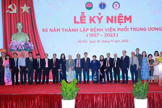 Bệnh viện Phổi Trung ương kỷ niệm 65 năm thành lập - Ảnh 1. Bệnh viện Phổi Trung ương kỷ niệm 65 năm thành lập - Ảnh 1.