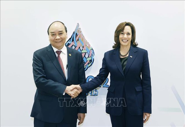 Chủ tịch nước Nguyễn Xuân Phúc gặp Phó Tổng thống Hoa Kỳ Kamala Harris - Ảnh 1.